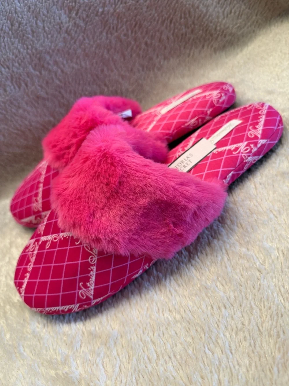 VICTORIA’S SECRET Faux Fur Trim Pink Fishnet Slippers - Picture 7 of 12